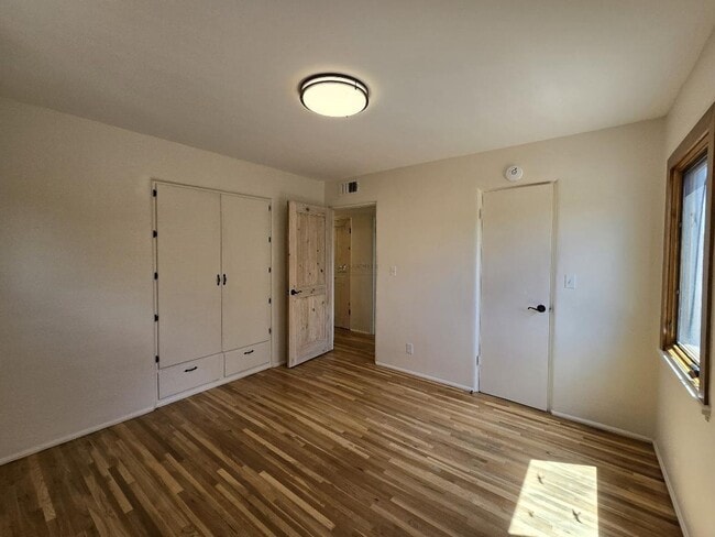 Building Photo - 130 Solana Dr