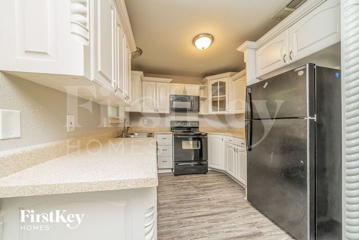 Building Photo - 204 E Lanett Dr