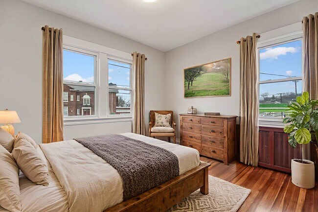 Building Photo - 1154 Anderson Ave