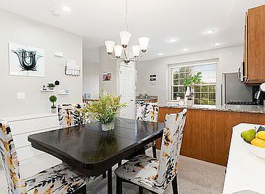 Building Photo - Stylish & Move-In Ready Home in Prime Aurora Location