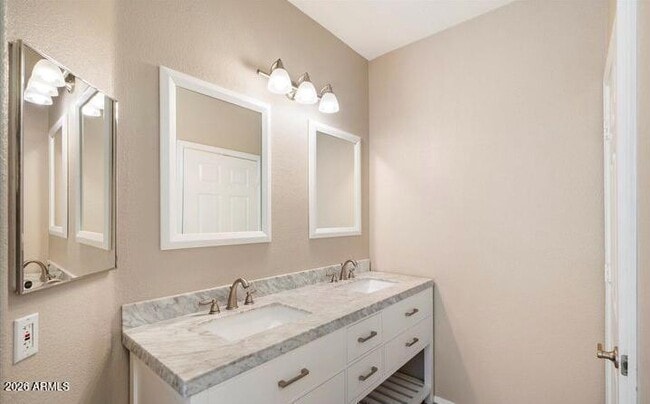 Building Photo - 9550 E Thunderbird Rd