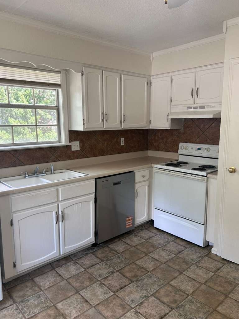 Building Photo - 10705 W 90th Terrace