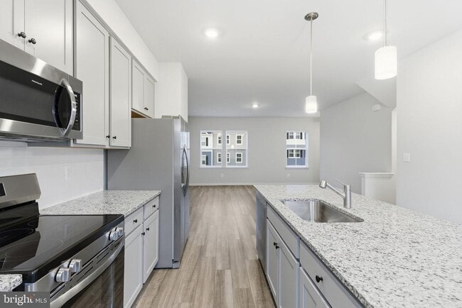 Building Photo - 410 18th Ave