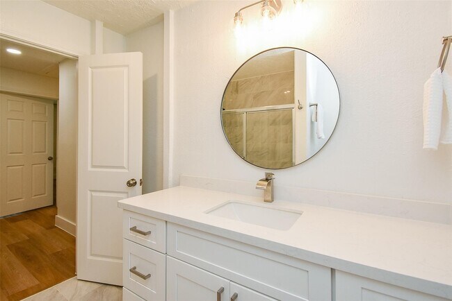 Building Photo - 4947 Cheena Dr