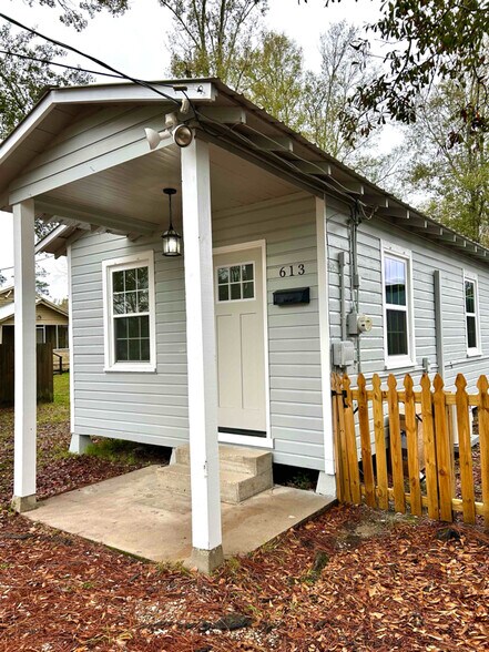 Building Photo - 613 N Jackson St