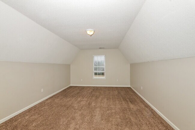 Building Photo - 2104 Eubanks Ln