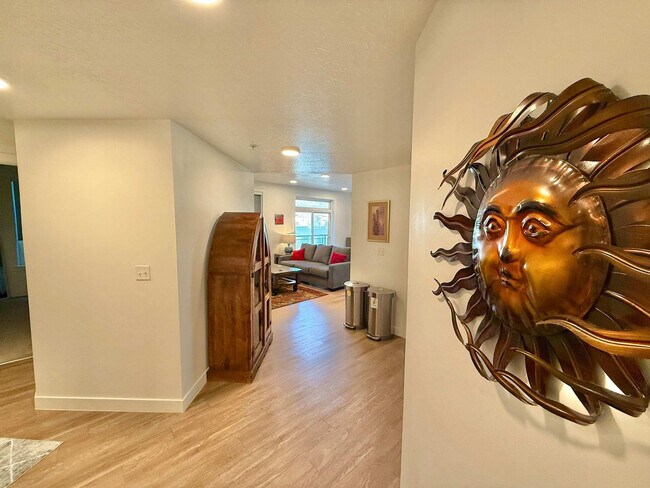 Building Photo - 385 S 400 E