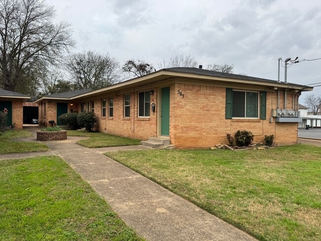 Building Photo - 503 S Fannin Ave
