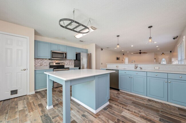 Building Photo - 7648 Chablis Cir