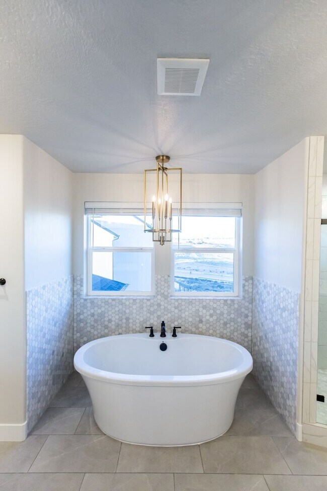 Building Photo - 1148 N Highpass Dr