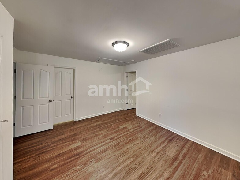 Building Photo - 311 Annadel St