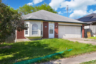 Building Photo - 716 Lago Vista St