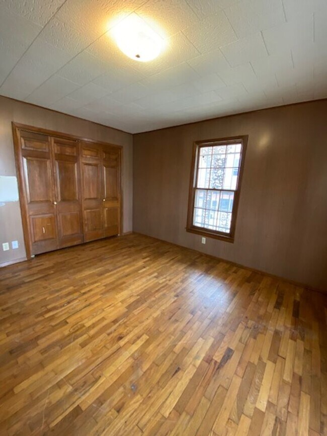 Building Photo - 11 N Anglin St