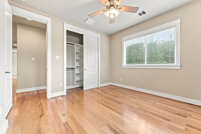 Building Photo - 401 Zennia St