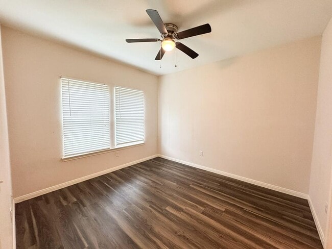 Building Photo - 1408 N De Leon St