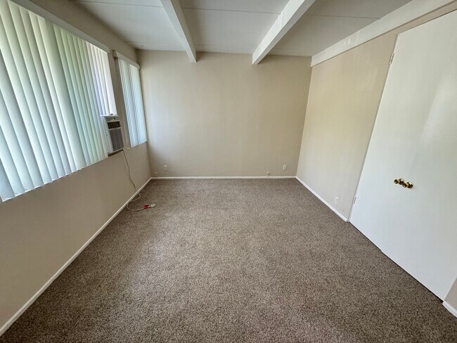 Building Photo - 11500 Rochester Ave