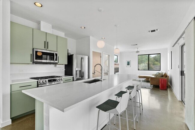 Building Photo - 5725 Toscana Ave
