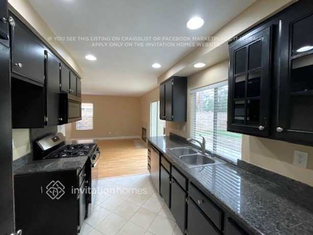 Building Photo - 9881 Whitewater Rd