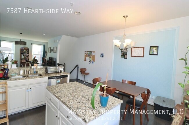 Building Photo - 3 Bedroom Townhome in Howard Square!