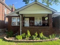 Building Photo - 6854 Plymouth Ave