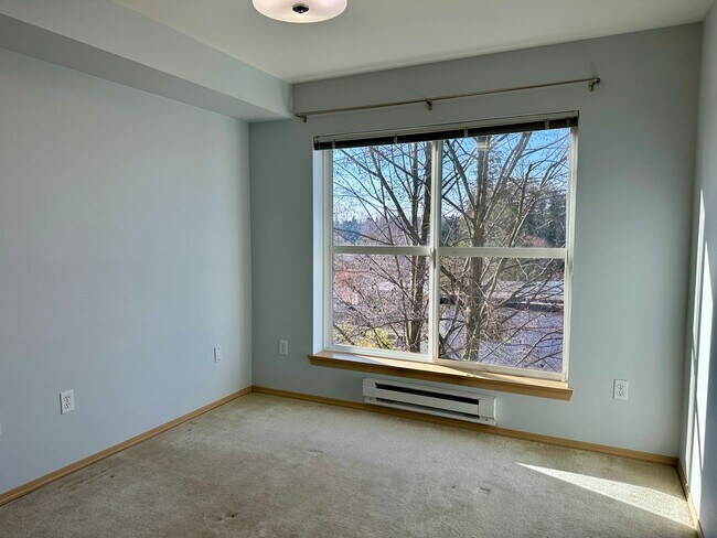 Building Photo - Wonderful Greenwood 2 Bed/2Bath