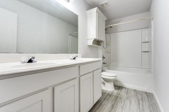 Building Photo - 320 S Mesa Verde Way
