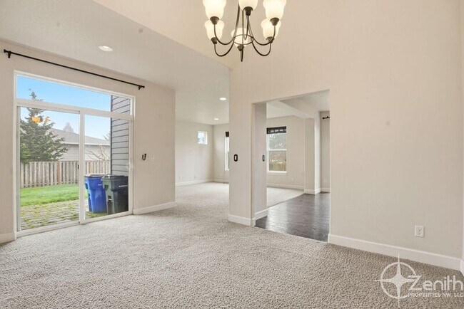 Building Photo - 15205 NE 102nd Way