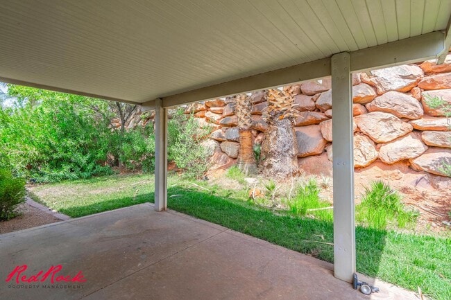 Building Photo - Partially Furnished 3 Bedroom Home with Co...