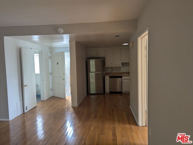 Building Photo - 1323 N Olive Dr