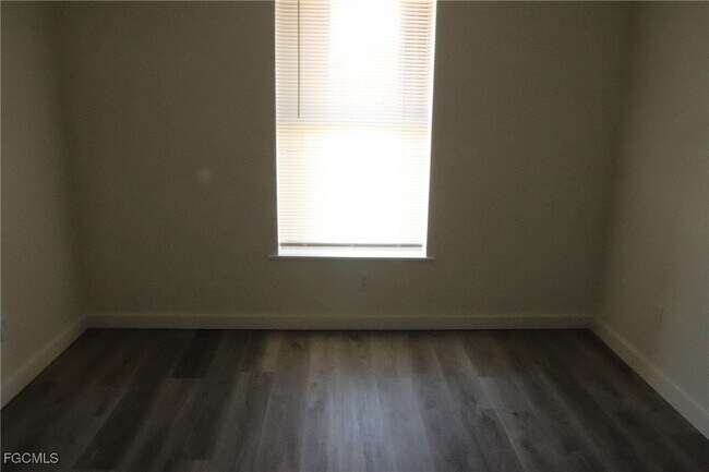 Building Photo - 320 Harry Ave S