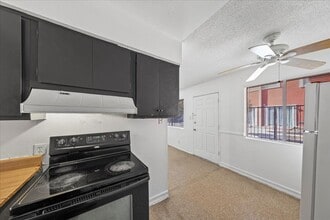 Building Photo - 521 S Maryland Pkwy