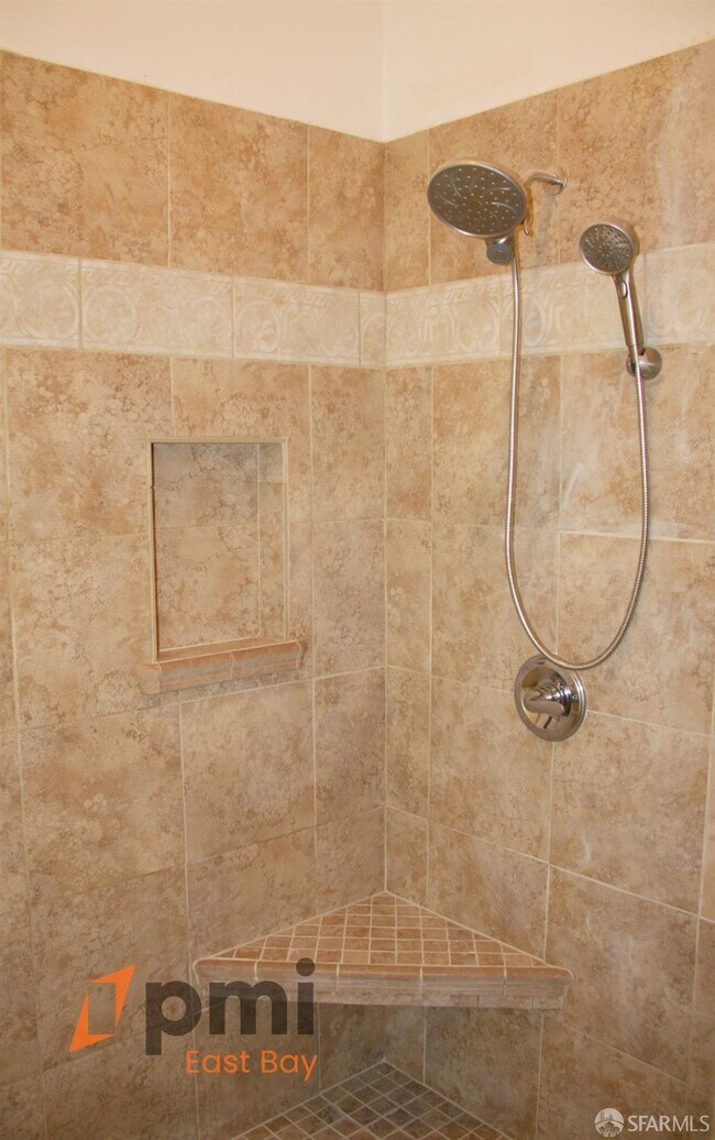 Building Photo - 539 Palms Dr