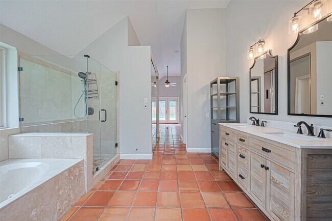 Building Photo - 3406 Mesquite Dr