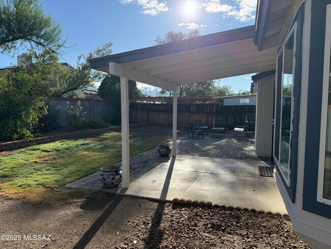 Building Photo - 2560 W Tenbrook Way