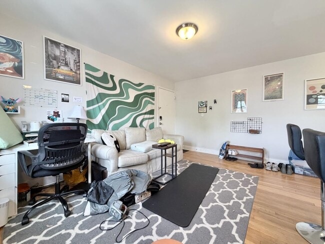 Building Photo - 165 Vroom St