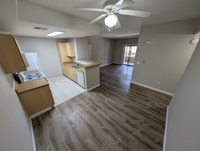 Building Photo - 8250 N Grand Canyon Dr