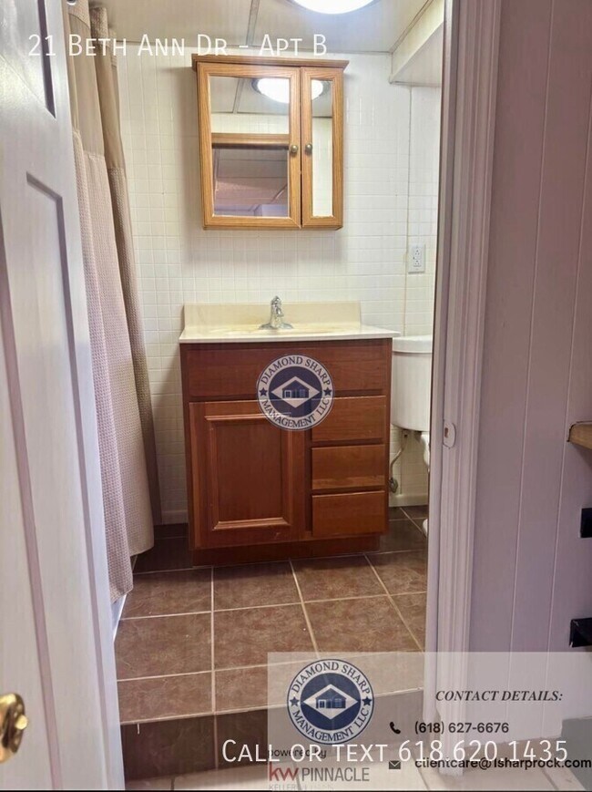 Building Photo - 21 Beth Ann Dr