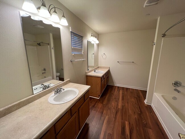 Building Photo - 3 Bedroom DuPont Home with Loft