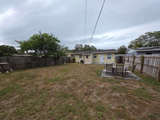 Building Photo - 3234 35th Ave N