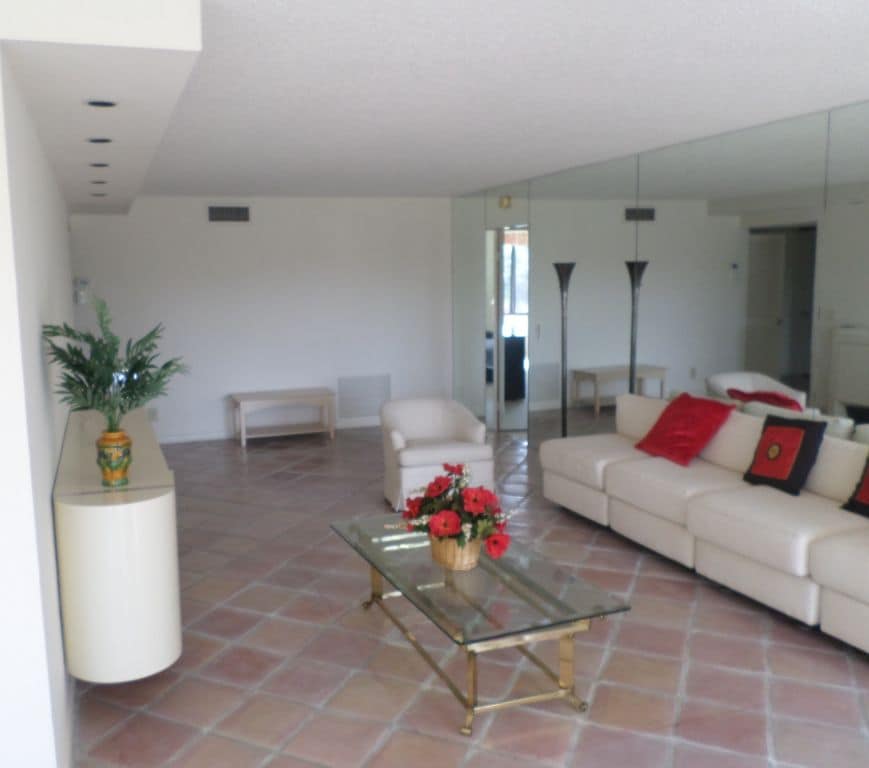 Building Photo - 4770 Fountains Dr S