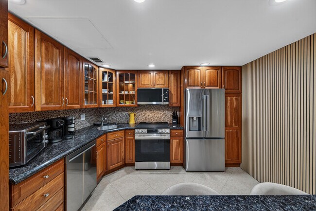 Building Photo - 2851 S Ocean Blvd