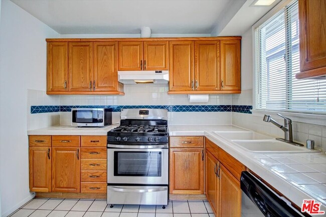 Building Photo - 1057 17th St