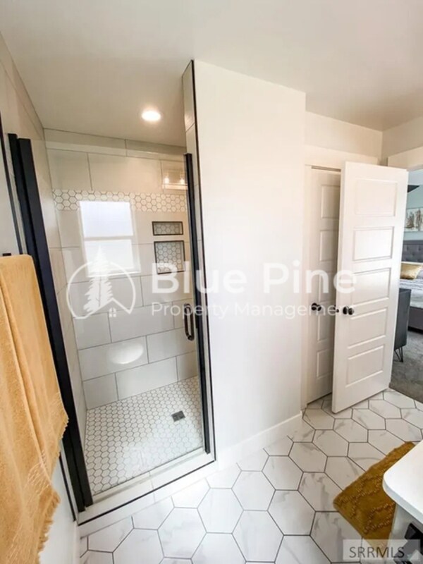 Building Photo - 6389 Maggie Dr