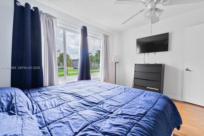 Building Photo - 8105 Lagos De Campo Blvd