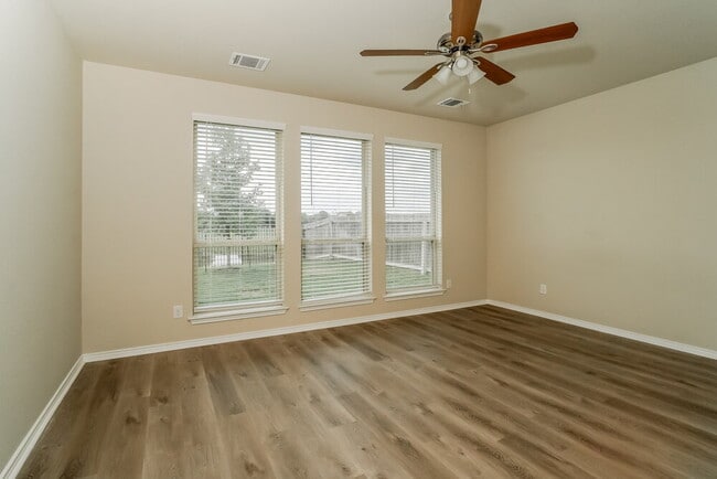 Building Photo - 441 Lacey Oak Lp