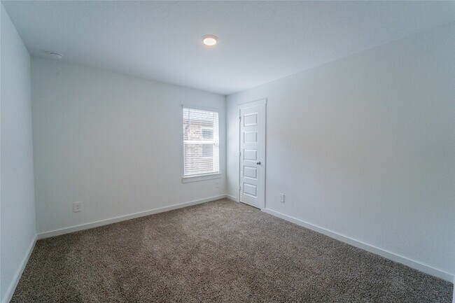 Building Photo - 3827 Pierce Pl Ln