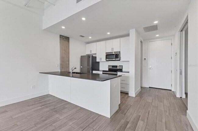Building Photo - 332 Cocoanut Ave