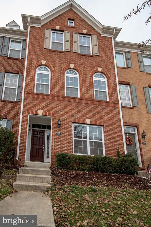 Building Photo - 23119 Sunbury St