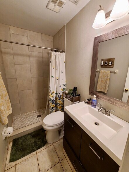 Building Photo - 611 Casa Park D Ct