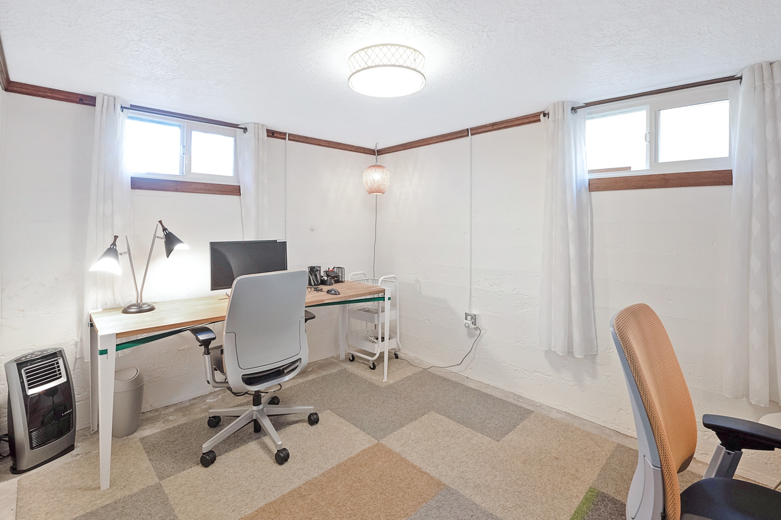 Building Photo - 2323 SE Pine St